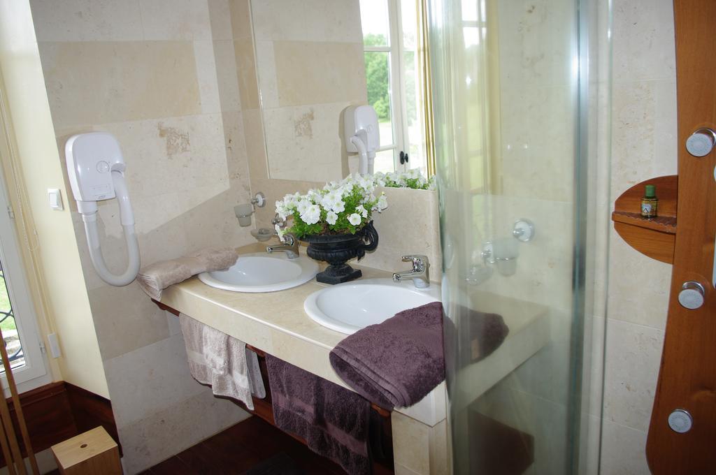 Chateau De Pommeuse Room photo